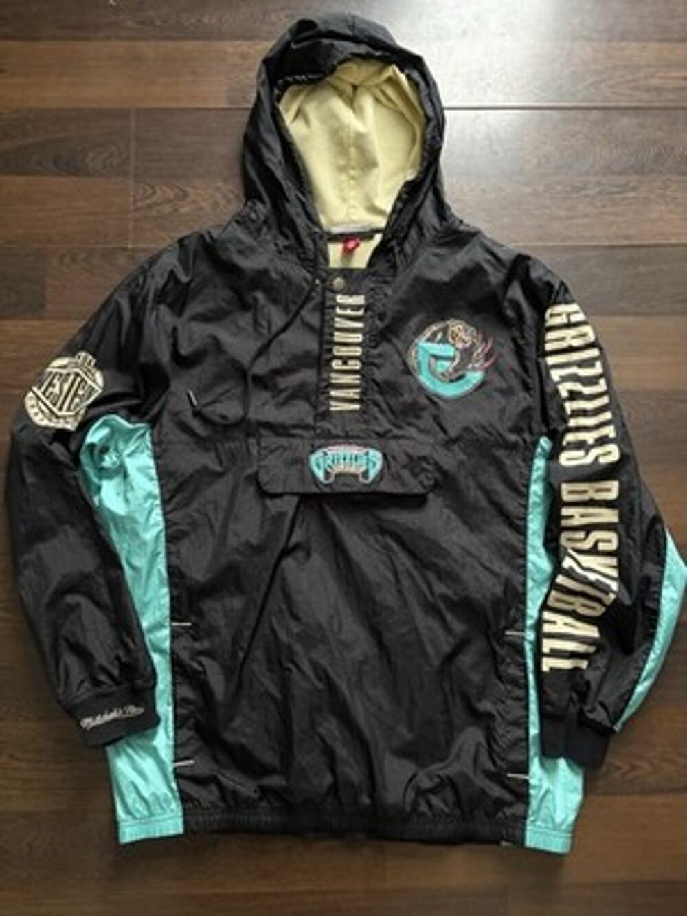 Mitchell & Ness Vancouver Grizzlies Anorak Jacket Size Large